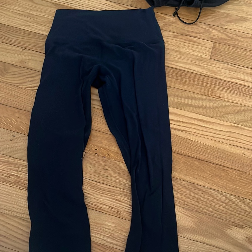 dark blue leggings